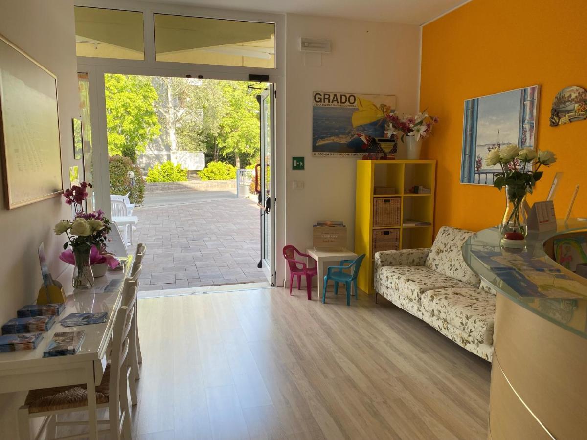 Hotel Ai Fiori Градо Екстериор снимка