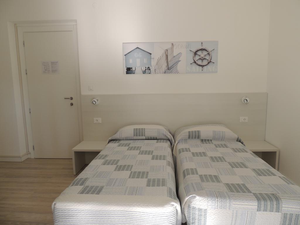 Hotel Ai Fiori Градо Екстериор снимка