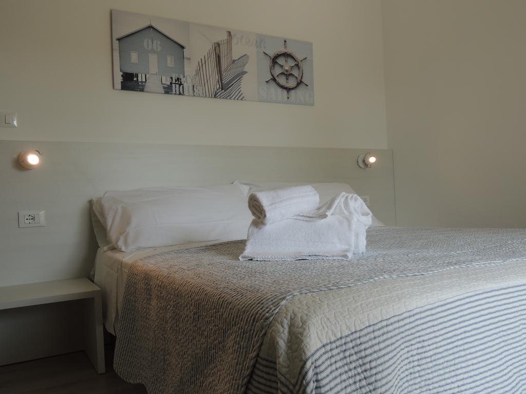 Hotel Ai Fiori Градо Екстериор снимка