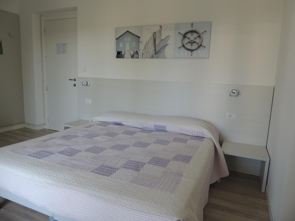 Hotel Ai Fiori Градо Екстериор снимка
