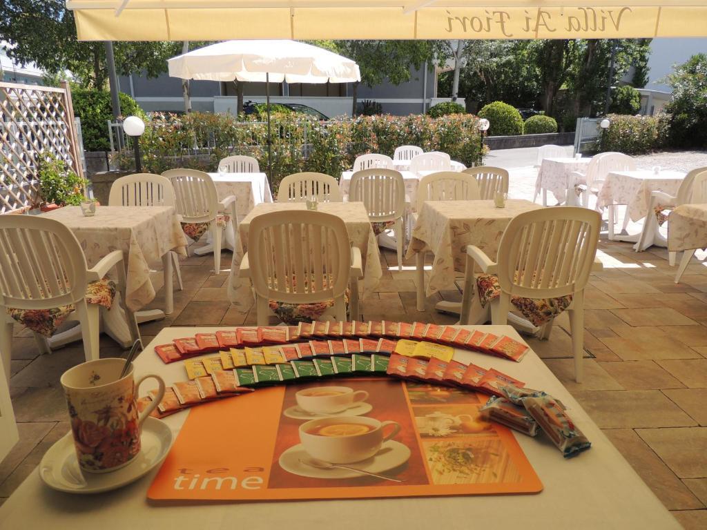 Hotel Ai Fiori Градо Екстериор снимка