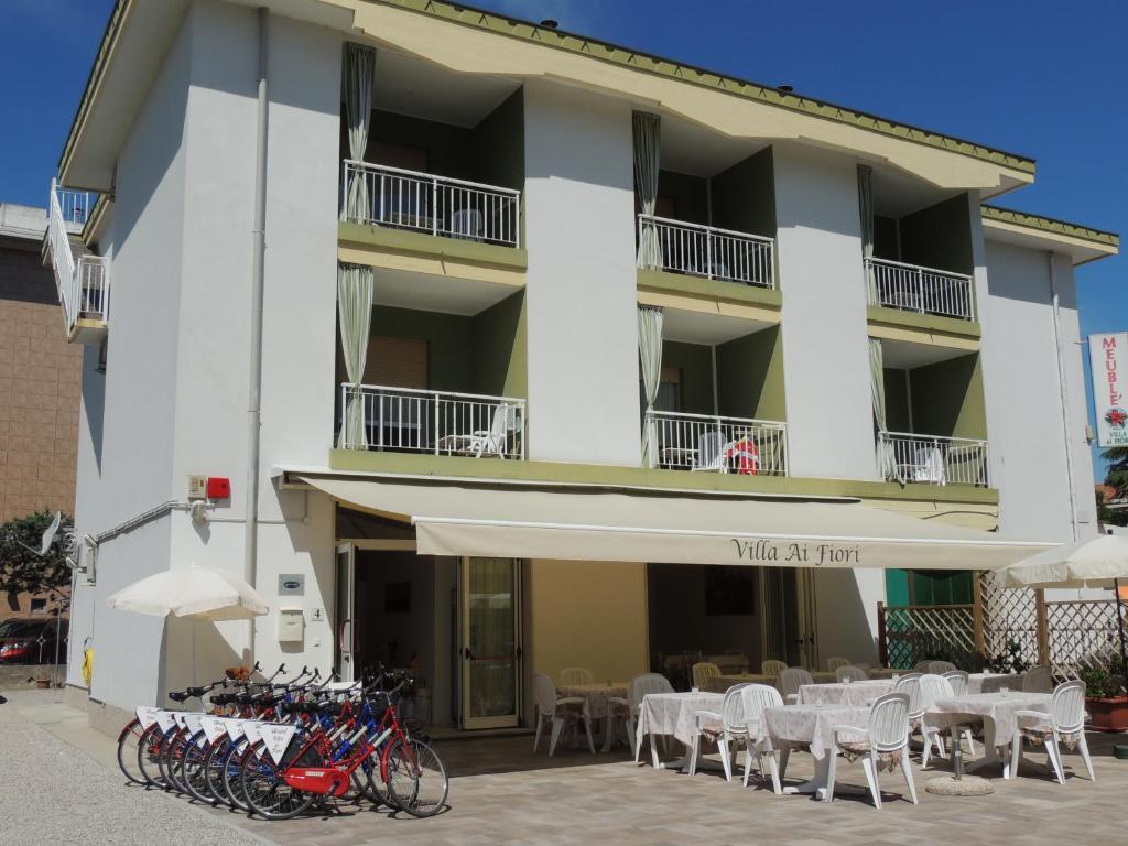 Hotel Ai Fiori Градо Екстериор снимка